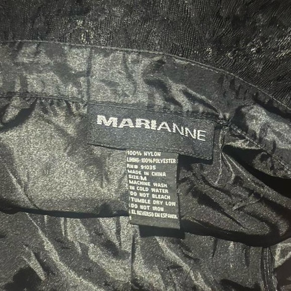 Chic Black Midi Skirt - Picture 3 of 3